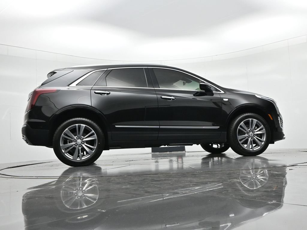 Cadillac XT5 Vehicle Full-screen Gallery Image 23