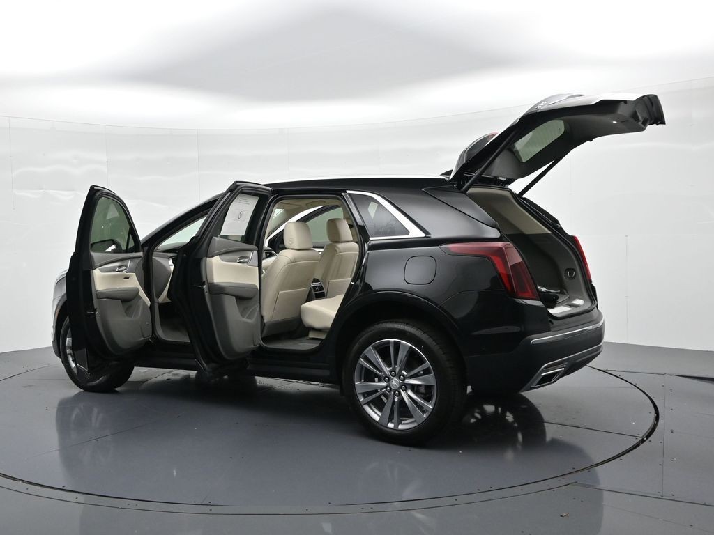 Cadillac XT5 Vehicle Full-screen Gallery Image 25