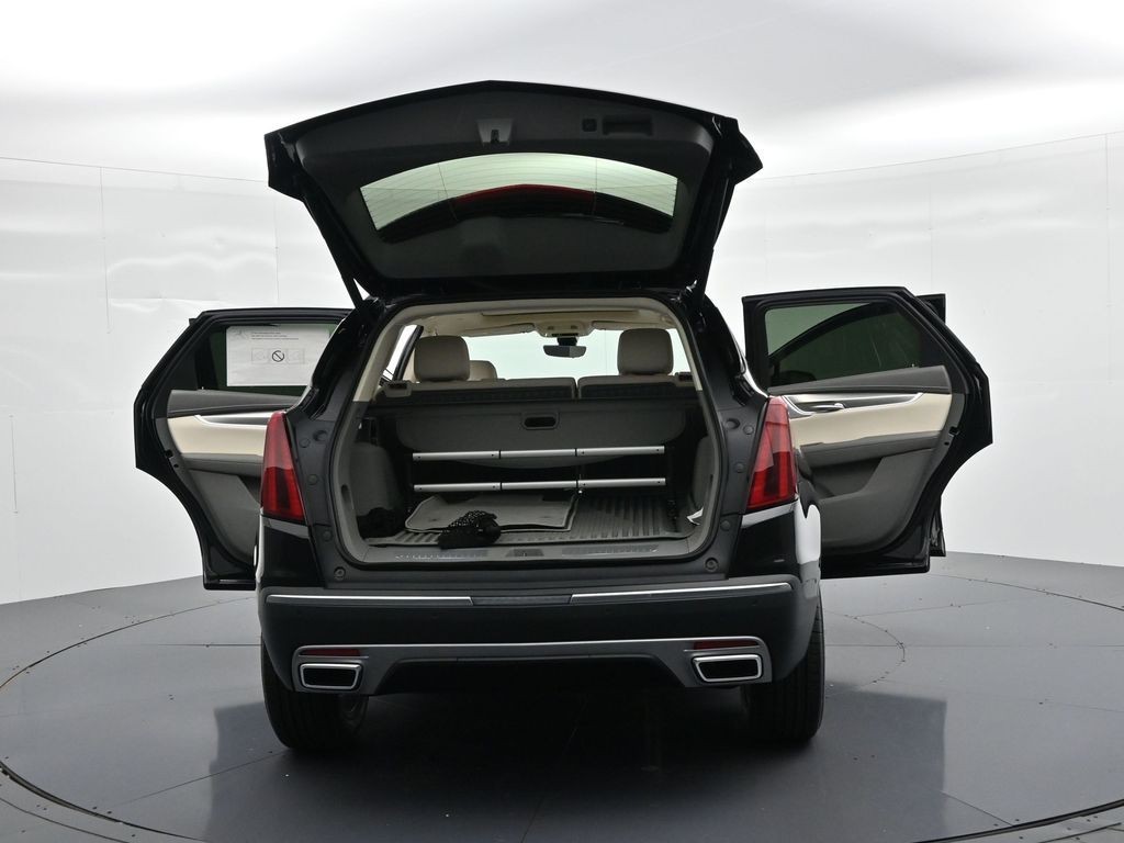 Cadillac XT5 Vehicle Full-screen Gallery Image 27