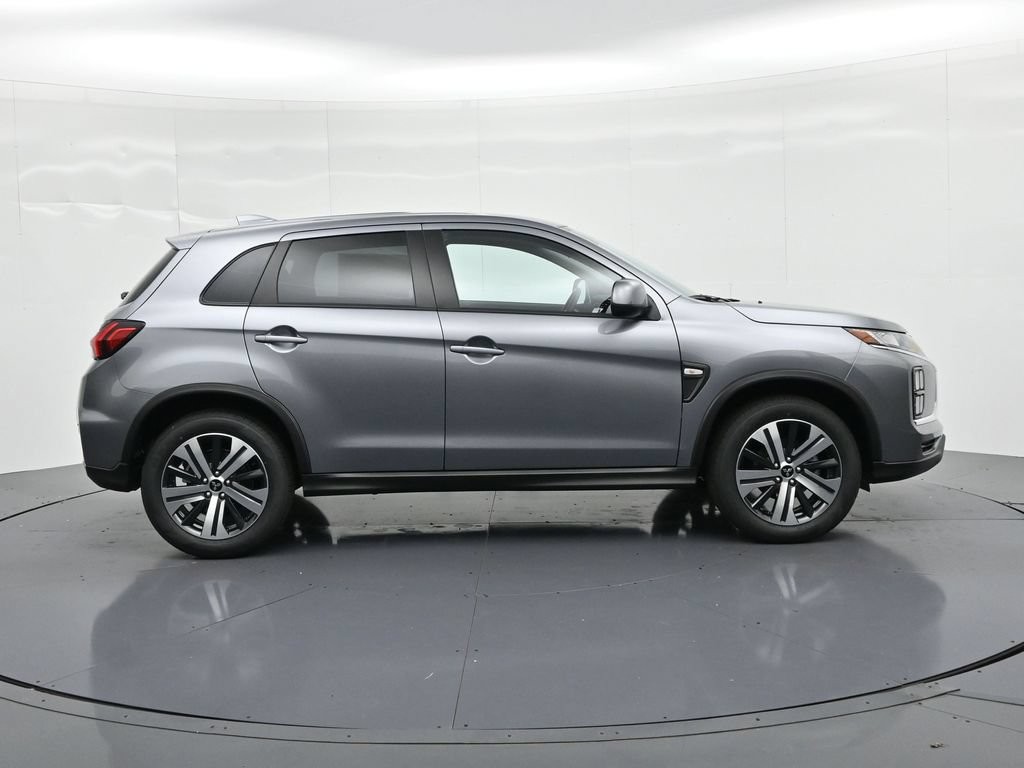 Mitsubishi Outlander Sport Vehicle Full-screen Gallery Image 4