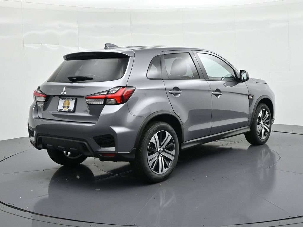 Mitsubishi Outlander Sport Vehicle Full-screen Gallery Image 5