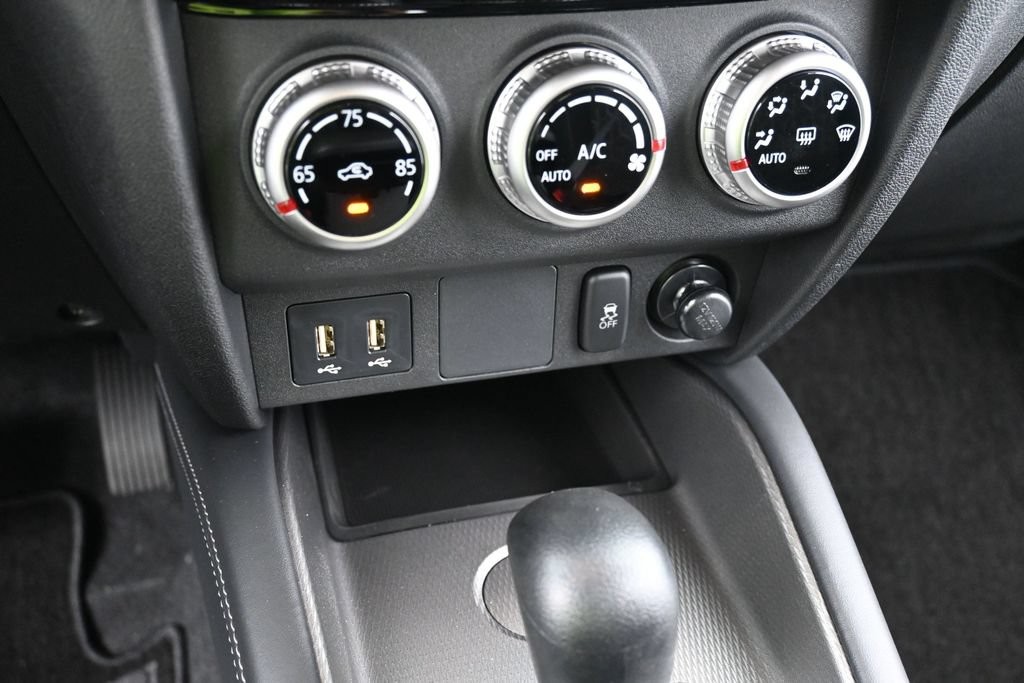 Mitsubishi Outlander Sport Vehicle Full-screen Gallery Image 10
