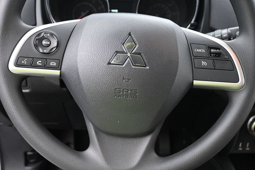 Mitsubishi Outlander Sport Vehicle Full-screen Gallery Image 12