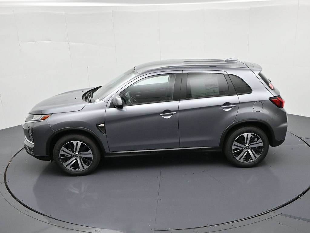 Mitsubishi Outlander Sport Vehicle Full-screen Gallery Image 17