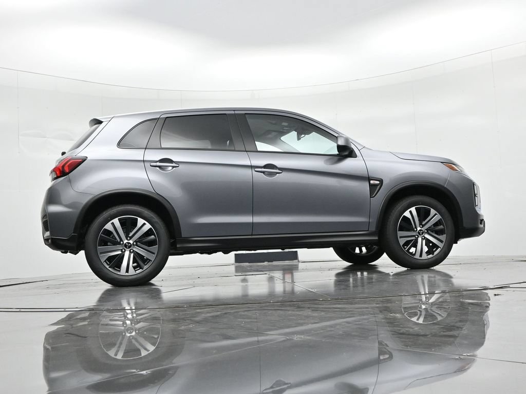 Mitsubishi Outlander Sport Vehicle Full-screen Gallery Image 21
