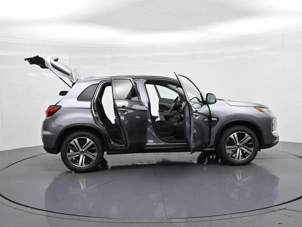 Mitsubishi Outlander Sport Vehicle Full-screen Gallery Image 22