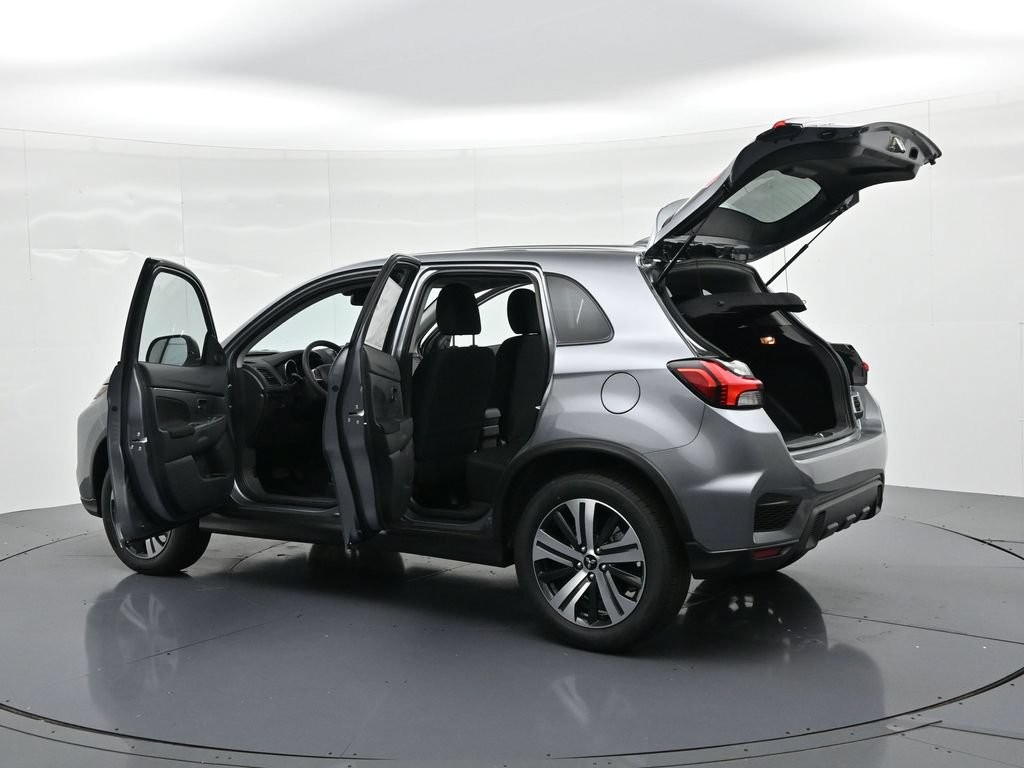 Mitsubishi Outlander Sport Vehicle Full-screen Gallery Image 23