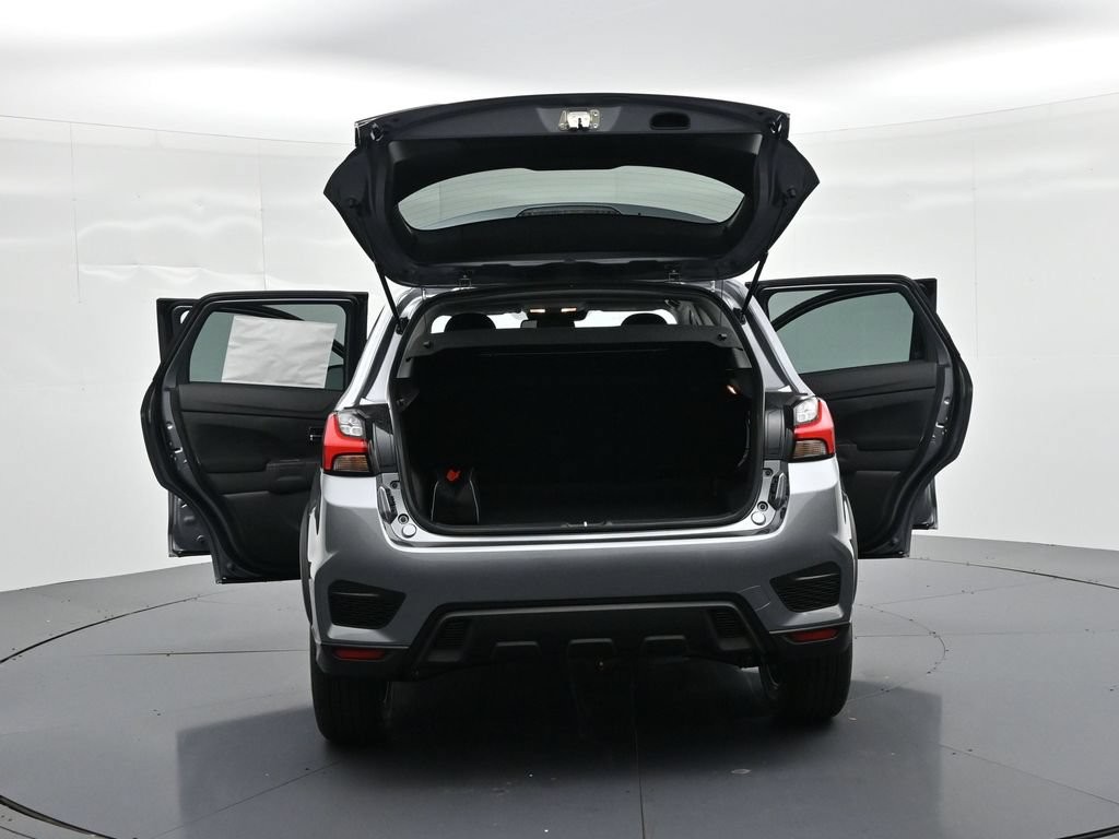 Mitsubishi Outlander Sport Vehicle Full-screen Gallery Image 25