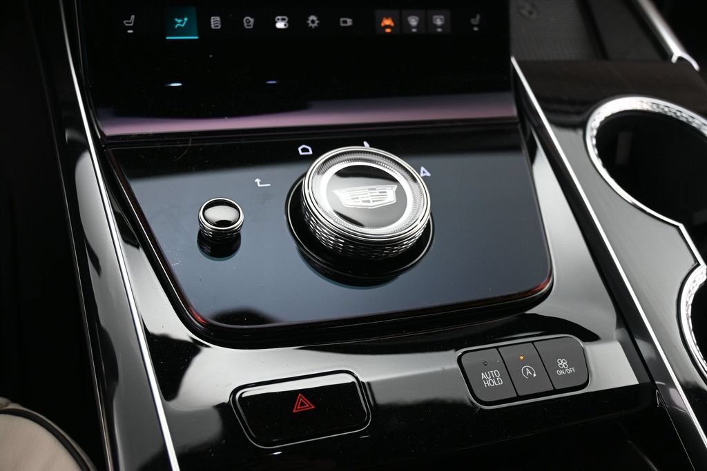 Cadillac Escalade Vehicle Full-screen Gallery Image 12