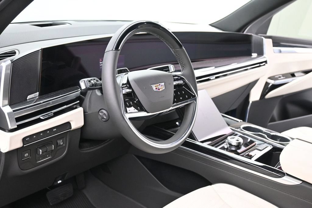 Cadillac Escalade Vehicle Full-screen Gallery Image 17