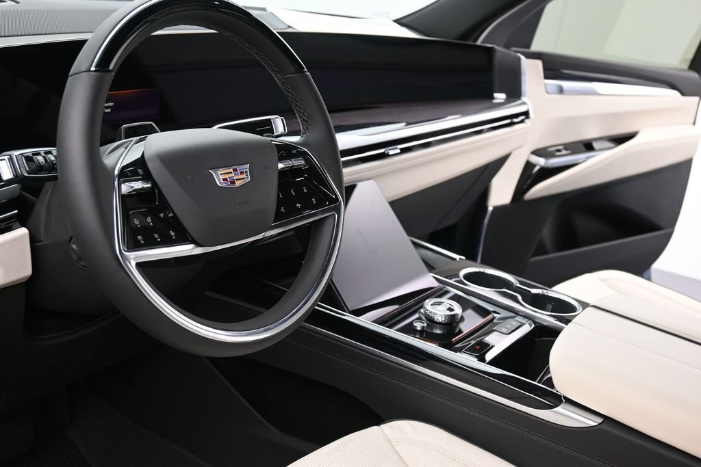 Cadillac Escalade Vehicle Full-screen Gallery Image 18
