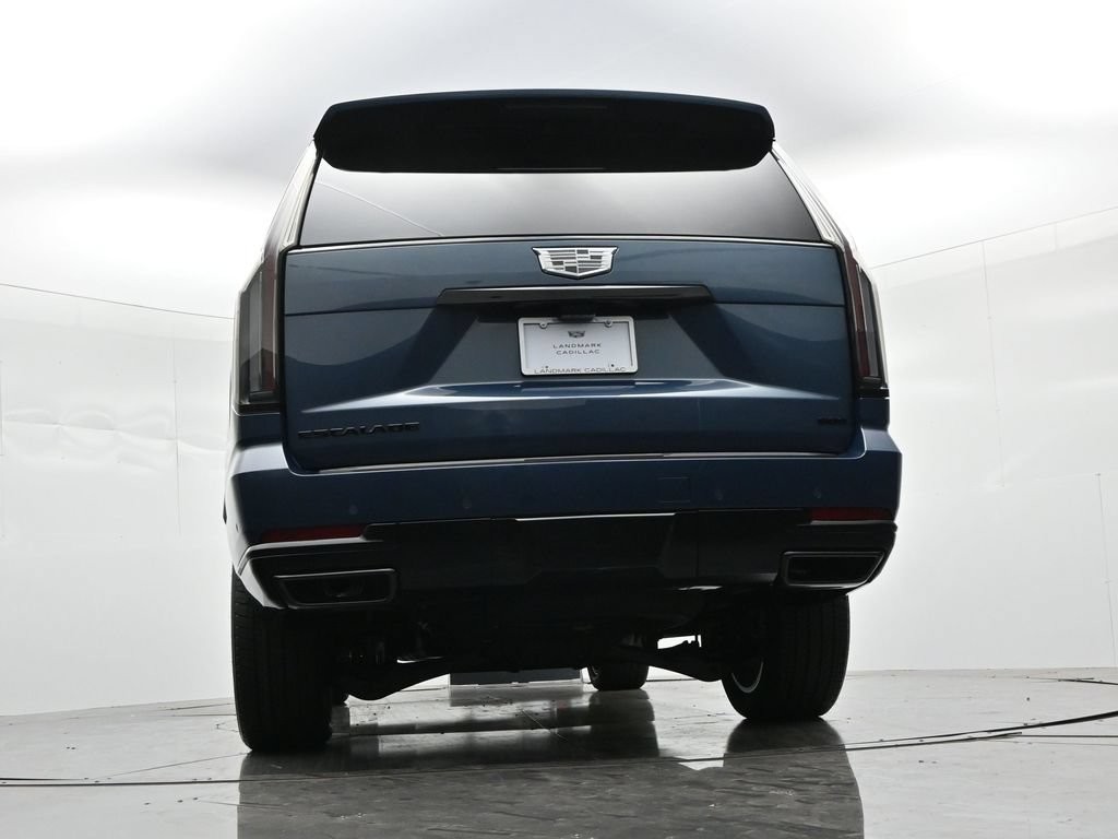 Cadillac Escalade Vehicle Full-screen Gallery Image 24