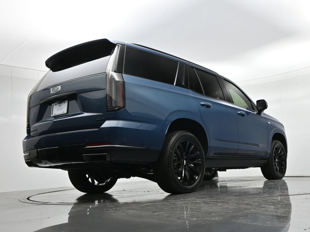 Cadillac Escalade Vehicle Full-screen Gallery Image 25