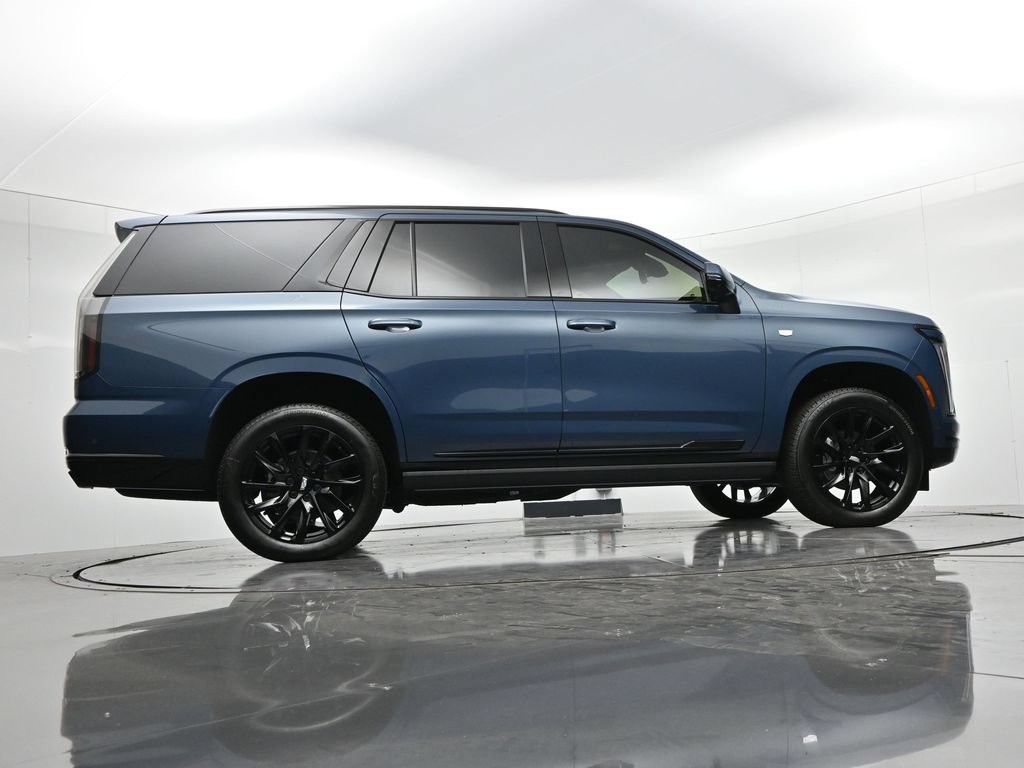 Cadillac Escalade Vehicle Full-screen Gallery Image 26