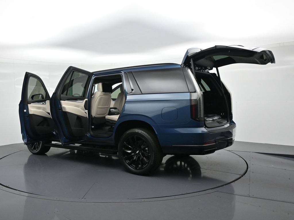 Cadillac Escalade Vehicle Full-screen Gallery Image 28