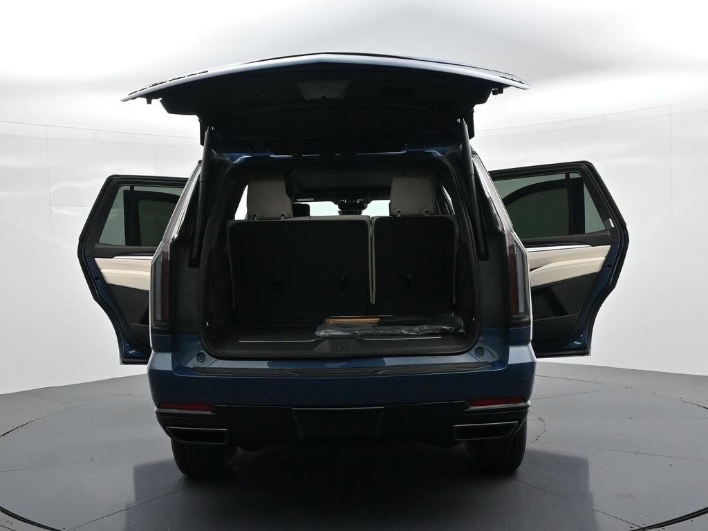 Cadillac Escalade Vehicle Full-screen Gallery Image 30