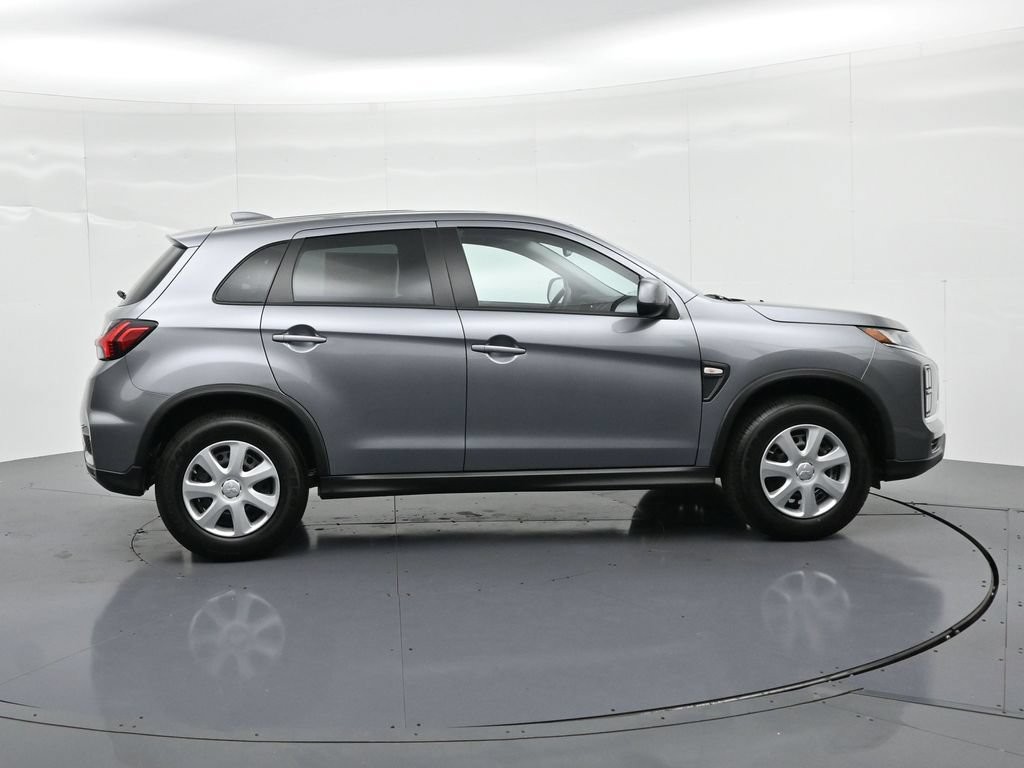 Mitsubishi Outlander Sport Vehicle Full-screen Gallery Image 4