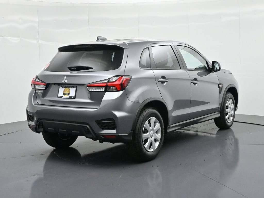 Mitsubishi Outlander Sport Vehicle Full-screen Gallery Image 5