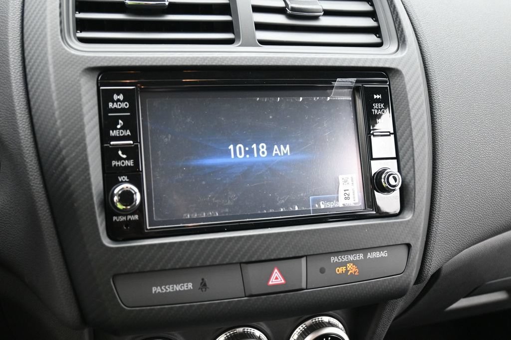 Mitsubishi Outlander Sport Vehicle Full-screen Gallery Image 9