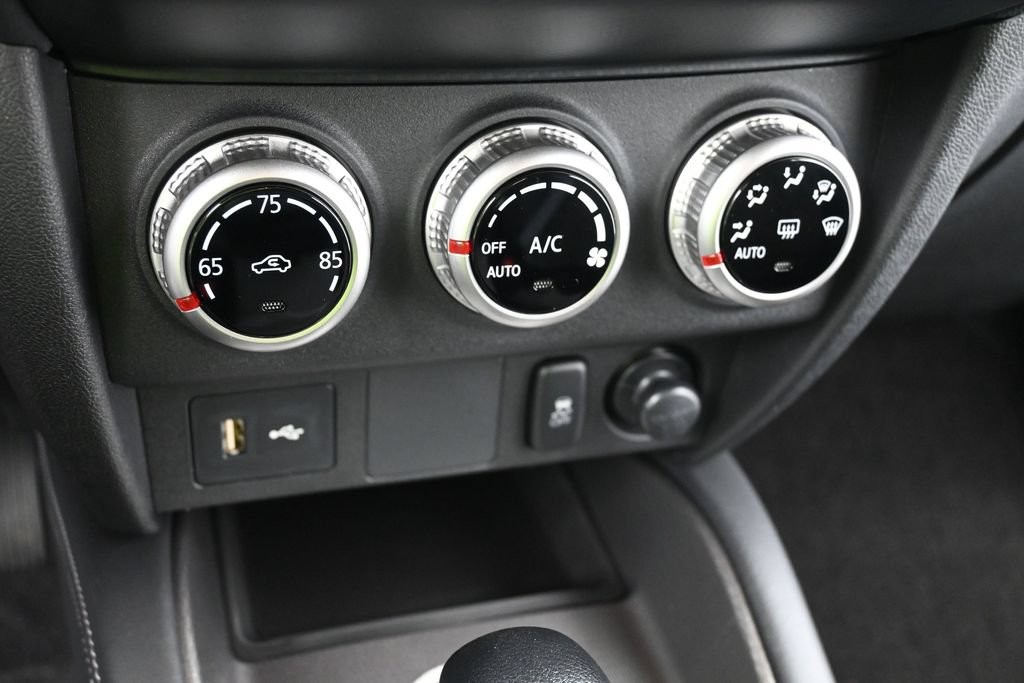Mitsubishi Outlander Sport Vehicle Full-screen Gallery Image 10