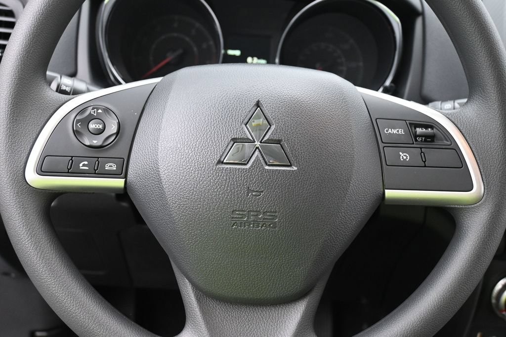 Mitsubishi Outlander Sport Vehicle Full-screen Gallery Image 12
