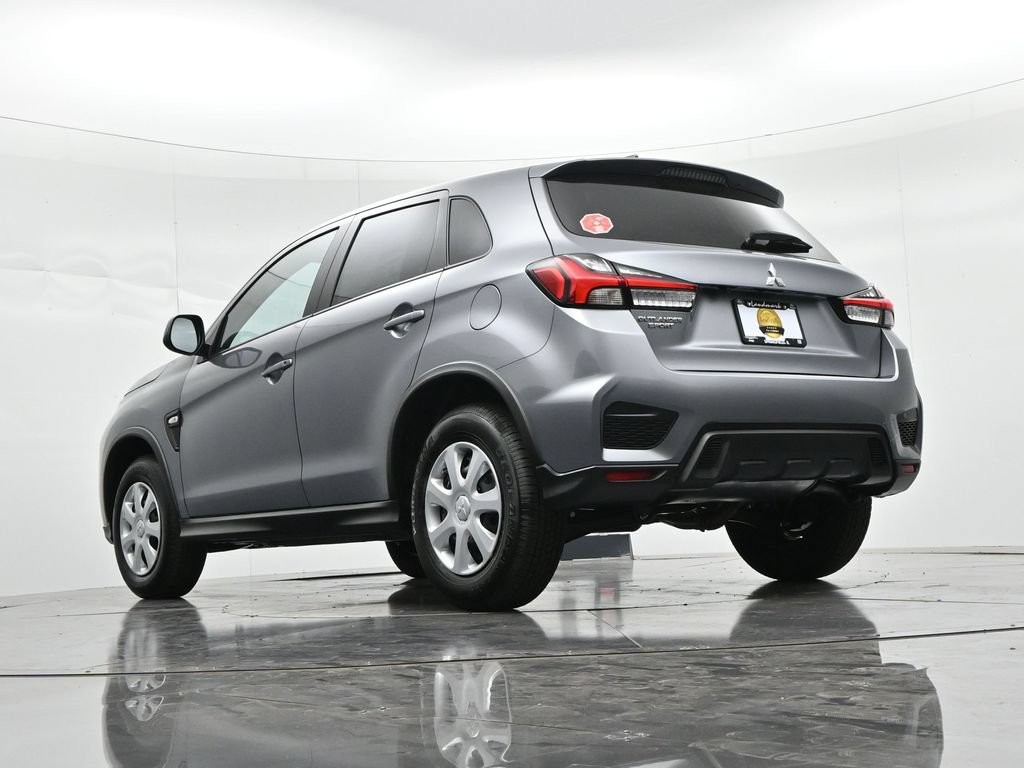 Mitsubishi Outlander Sport Vehicle Full-screen Gallery Image 18
