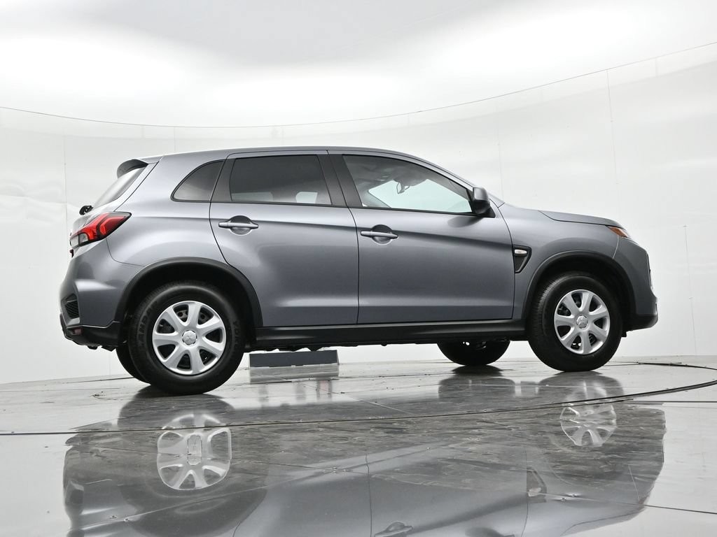 Mitsubishi Outlander Sport Vehicle Full-screen Gallery Image 21