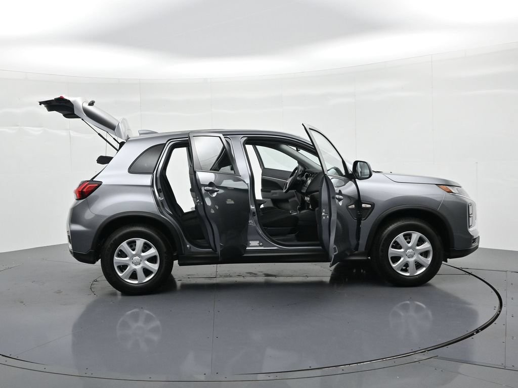Mitsubishi Outlander Sport Vehicle Full-screen Gallery Image 22