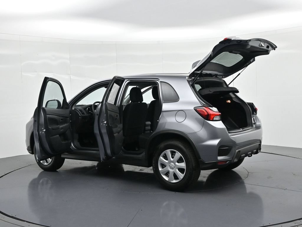 Mitsubishi Outlander Sport Vehicle Full-screen Gallery Image 23