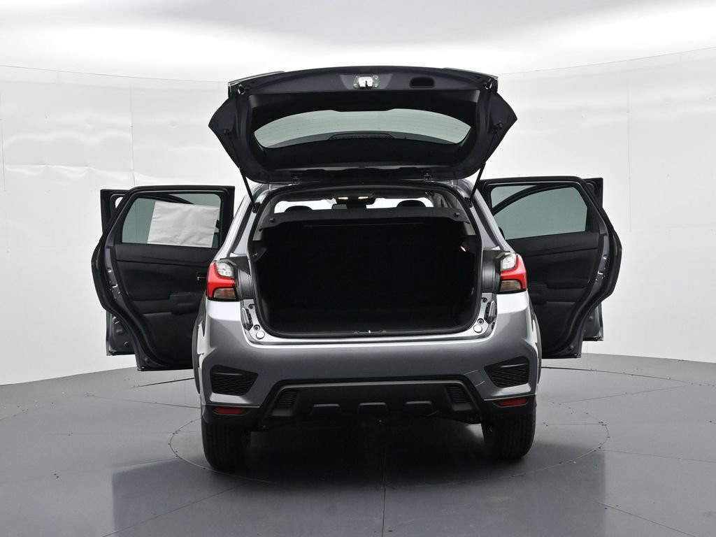 Mitsubishi Outlander Sport Vehicle Full-screen Gallery Image 25