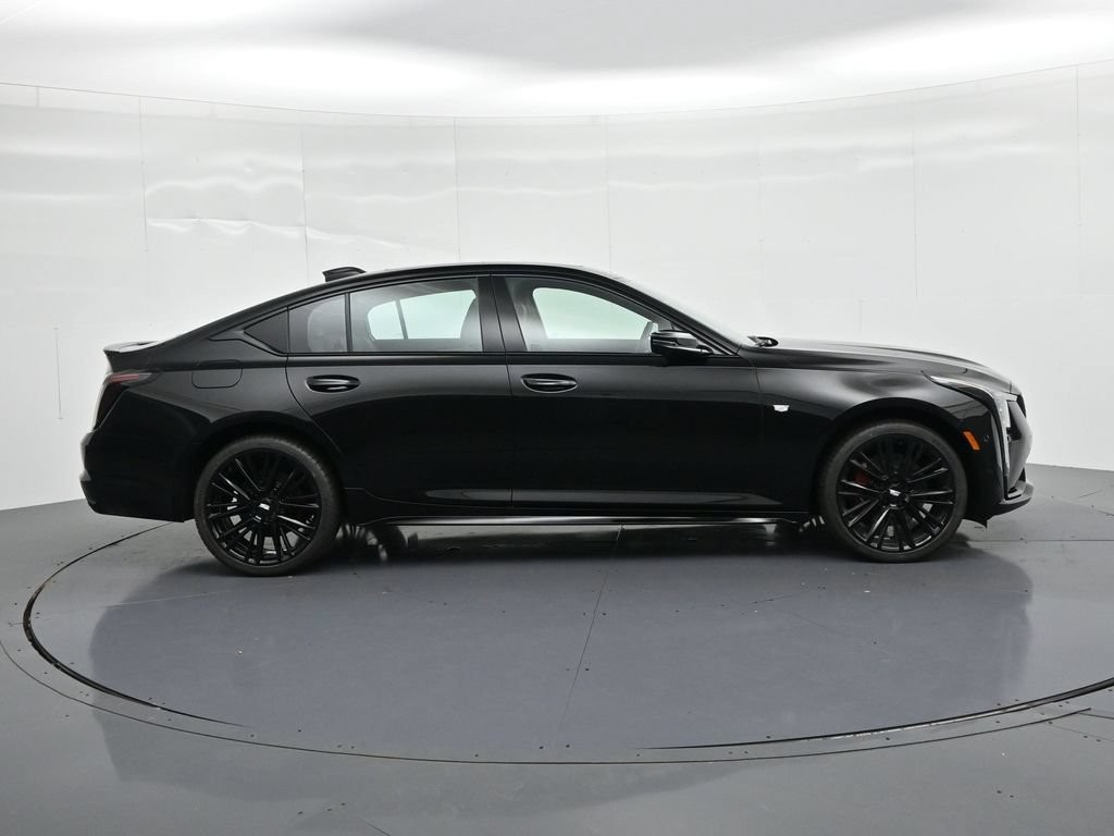 Cadillac CT5 Vehicle Full-screen Gallery Image 4