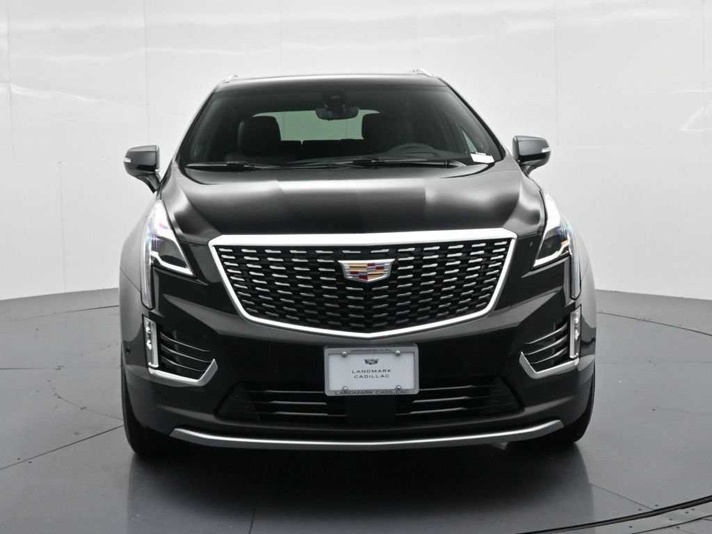 Cadillac XT5 Vehicle Full-screen Gallery Image 2