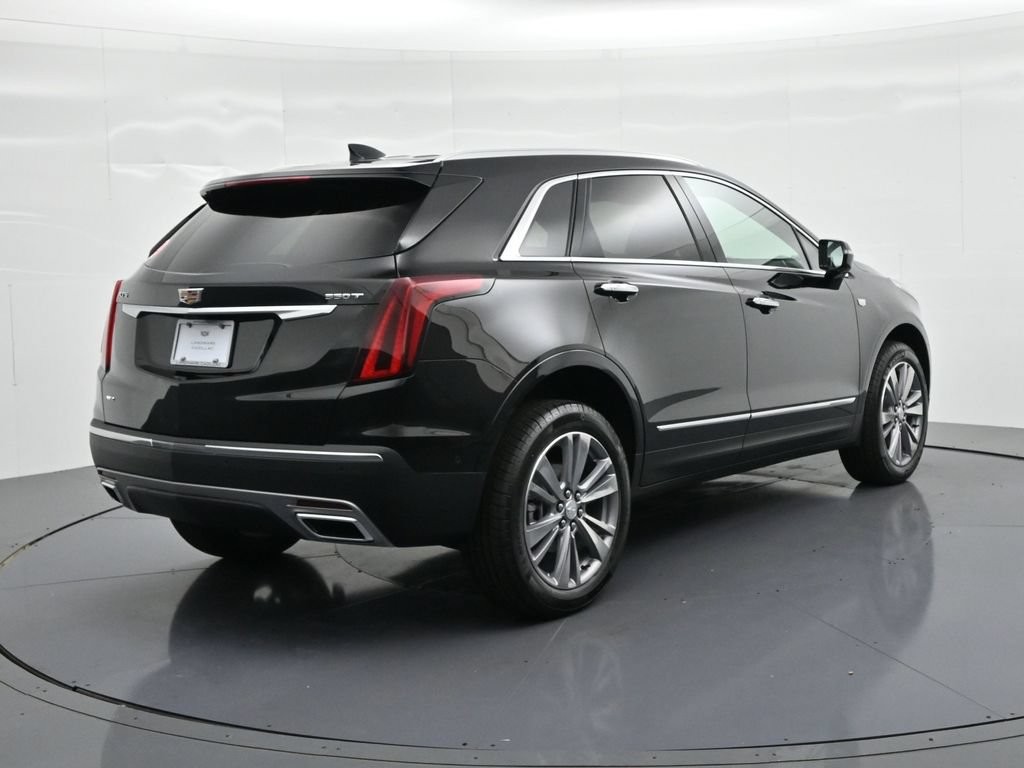 Cadillac XT5 Vehicle Full-screen Gallery Image 5