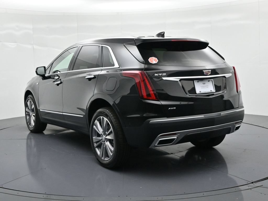 Cadillac XT5 Vehicle Full-screen Gallery Image 7