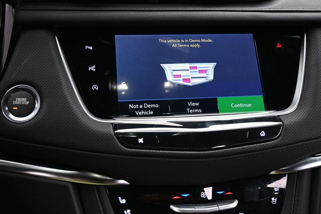 Cadillac XT5 Vehicle Full-screen Gallery Image 9