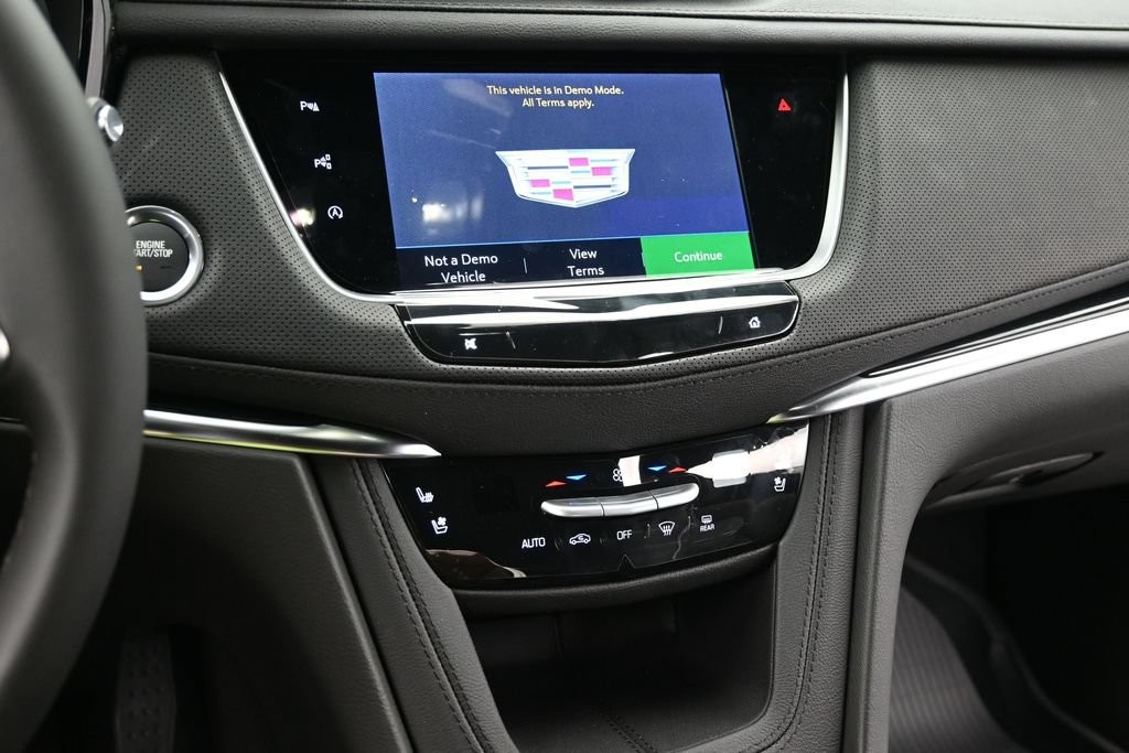 Cadillac XT5 Vehicle Full-screen Gallery Image 13