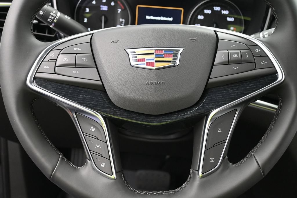Cadillac XT5 Vehicle Full-screen Gallery Image 14