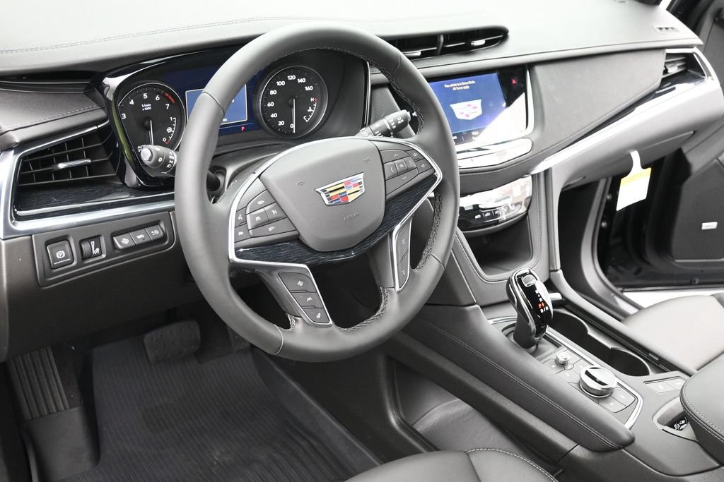 Cadillac XT5 Vehicle Full-screen Gallery Image 15