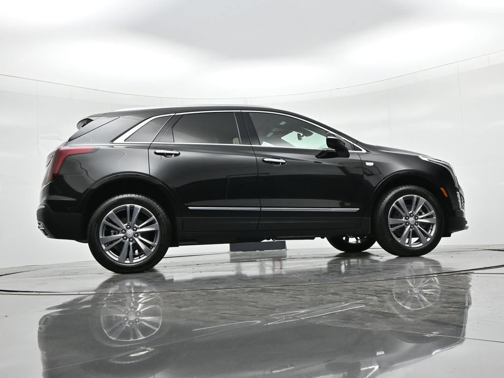Cadillac XT5 Vehicle Full-screen Gallery Image 23