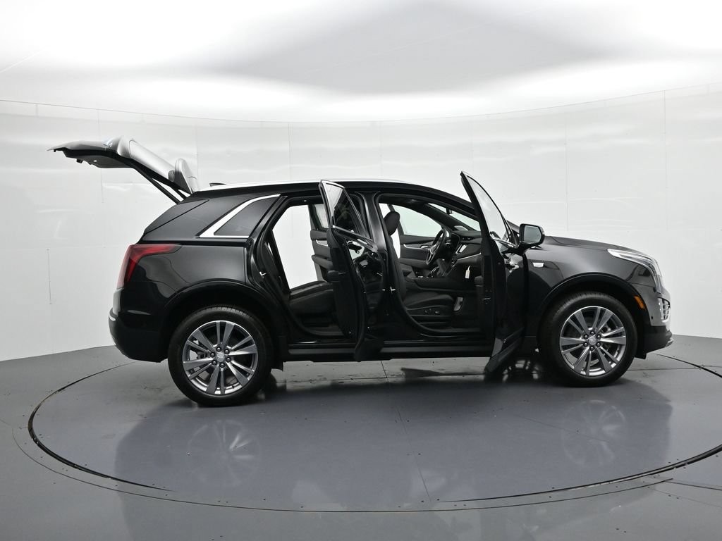 Cadillac XT5 Vehicle Full-screen Gallery Image 24