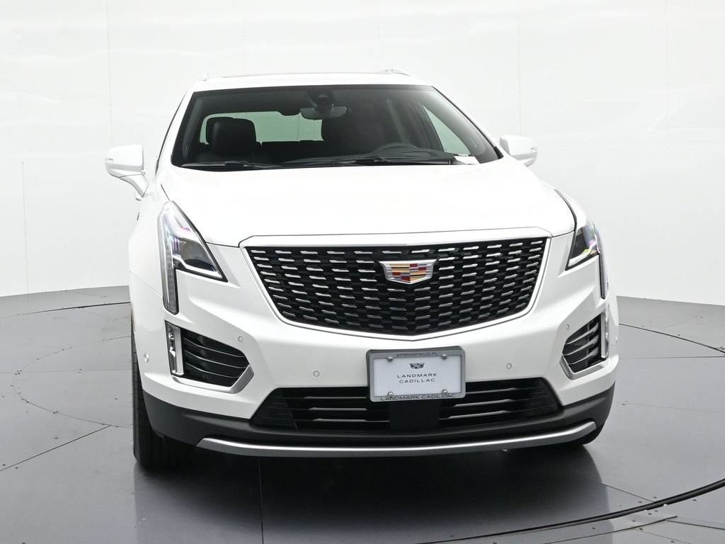 Cadillac XT5 Vehicle Full-screen Gallery Image 2