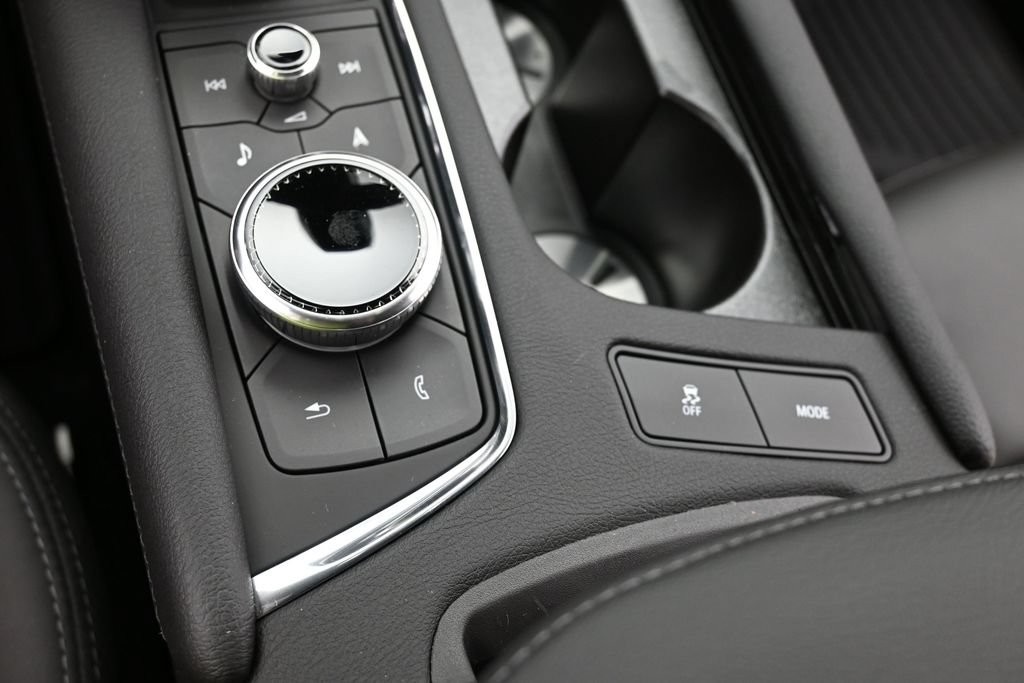 Cadillac XT5 Vehicle Full-screen Gallery Image 11