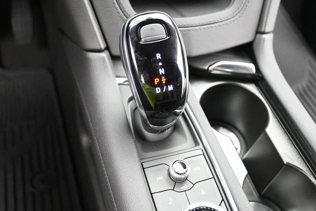 Cadillac XT5 Vehicle Full-screen Gallery Image 12