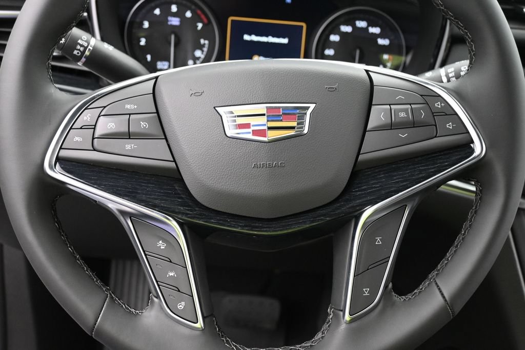 Cadillac XT5 Vehicle Full-screen Gallery Image 13