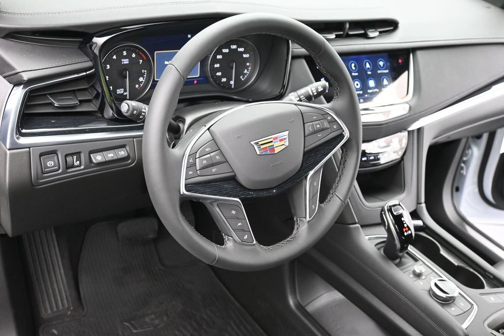 Cadillac XT5 Vehicle Full-screen Gallery Image 14