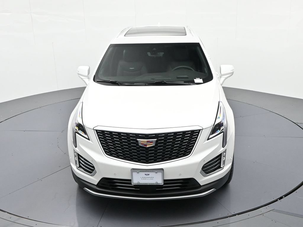 Cadillac XT5 Vehicle Full-screen Gallery Image 16