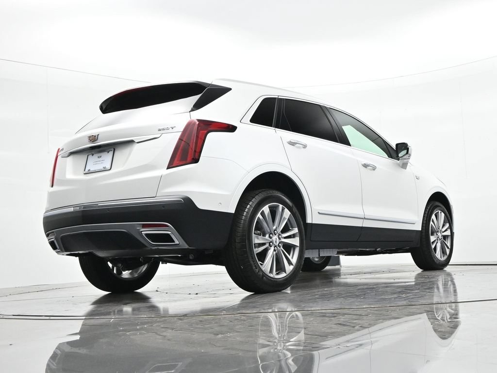 Cadillac XT5 Vehicle Full-screen Gallery Image 21