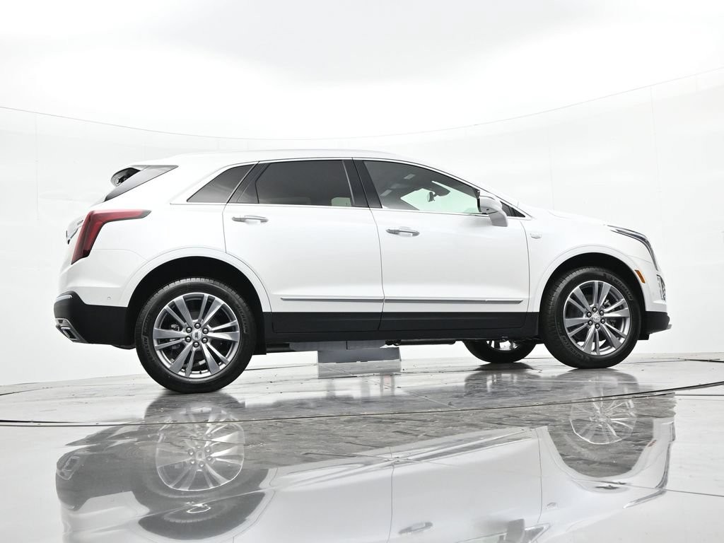 Cadillac XT5 Vehicle Full-screen Gallery Image 22