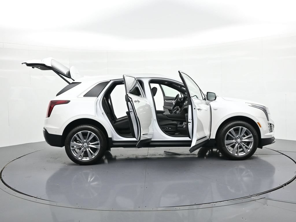 Cadillac XT5 Vehicle Full-screen Gallery Image 23