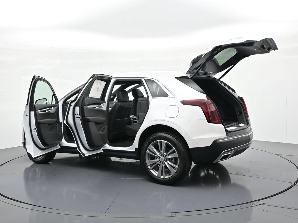 Cadillac XT5 Vehicle Full-screen Gallery Image 24